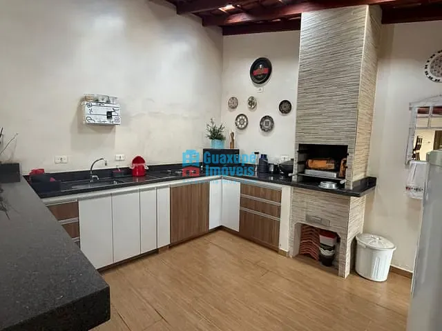 Casa 3 quartos e 3 banheiros, à venda, no bairro Jardim Tres Rosas em Guaxupé