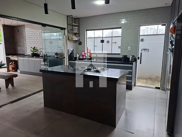 Casa 4 quartos e 4 banheiros, à venda, no bairro Jardim Celeste em Jundiaí