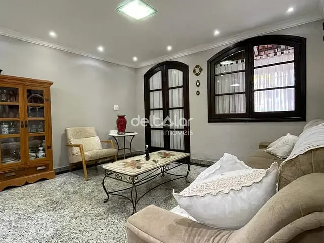 Casa com 396m² 5 quartos e 5 banheiros, à venda, no bairro Planalto em Belo Horizonte