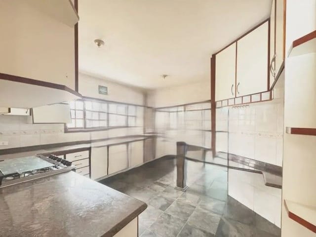 Casa com 360m² 4 quartos e 6 banheiros, para alugar, no bairro Jardim das Colinas em São José dos Campos
