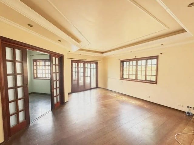 Casa com 360m² 4 quartos e 6 banheiros, para alugar, no bairro Jardim das Colinas em São José dos Campos