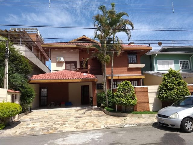 Casa com 360m² 4 quartos e 6 banheiros, para alugar, no bairro Jardim das Colinas em São José dos Campos