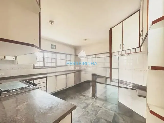 Casa com 360m² 3 quartos e 6 banheiros, para alugar, no bairro Jardim das Colinas em São José dos Campos