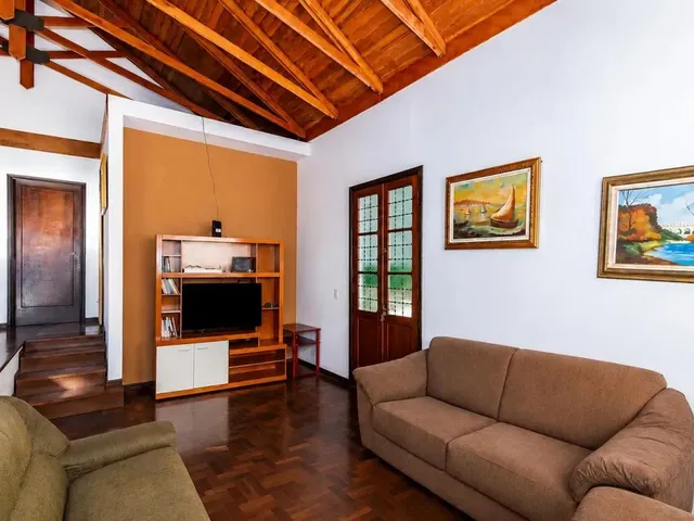 Casa 3 quartos e 1 banheiro, à venda, no bairro Cajuru em Curitiba