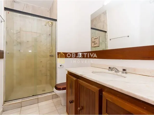 Casa 3 quartos e 4 banheiros, à venda, no bairro Bela Vista em Porto Alegre