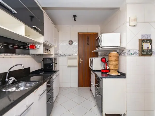 Casa 3 quartos e 1 banheiro, à venda, no bairro Campo Comprido em Curitiba