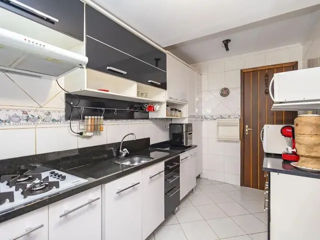 Casa 3 quartos e 1 banheiro, à venda, no bairro Campo Comprido em Curitiba