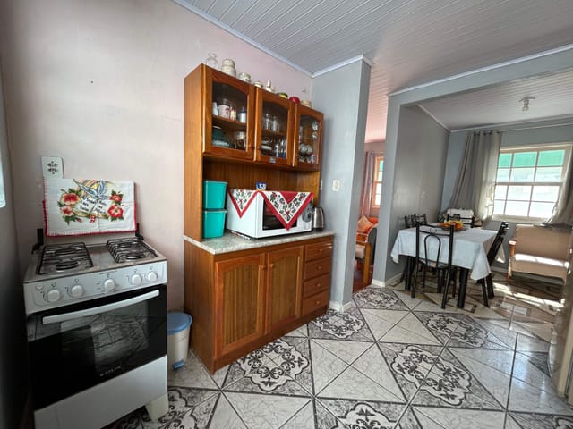 Casa 2 quartos e 2 banheiros, à venda, no bairro Três Vendas em Pelotas
