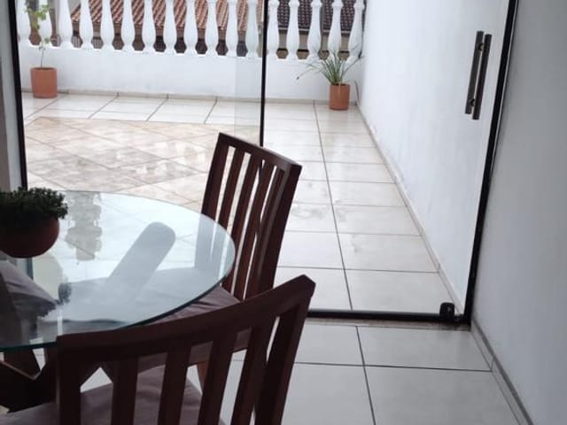 Casa 2 quartos e 2 banheiros, à venda, no bairro Vila Areao em Taubaté