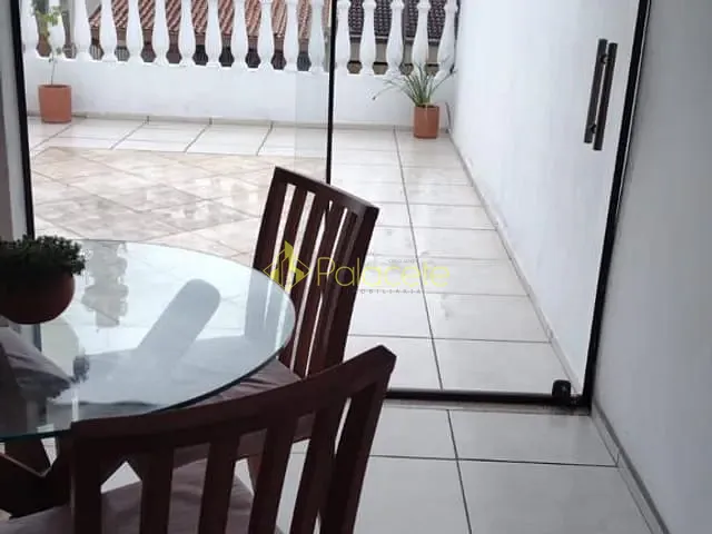 Casa 2 quartos e 2 banheiros, à venda, no bairro Vila Areao em Taubaté