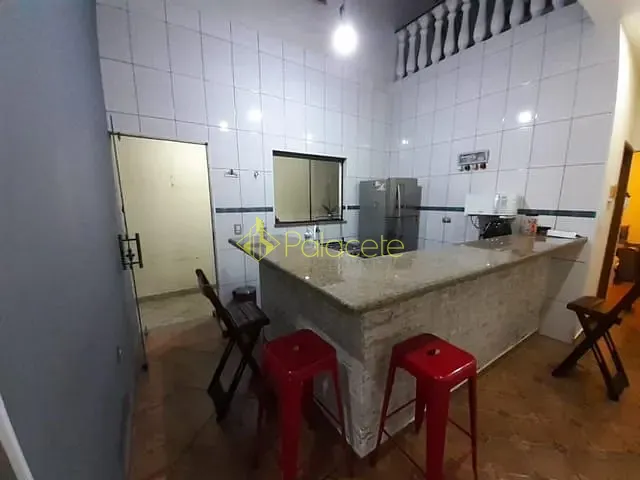Casa 2 quartos e 2 banheiros, à venda, no bairro Vila Areao em Taubaté