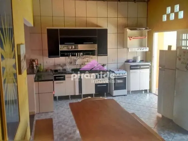 Casa com 320m² 3 quartos e 2 banheiros, à venda, no bairro Travessão em Caraguatatuba