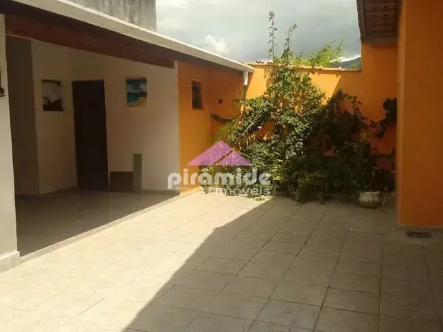Casa com 320m² 3 quartos e 2 banheiros, à venda, no bairro Travessão em Caraguatatuba