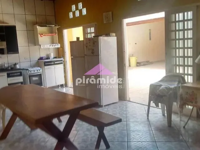 Casa com 320m² 3 quartos e 2 banheiros, à venda, no bairro Travessão em Caraguatatuba