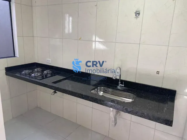 Casa 3 quartos e 2 banheiros, para alugar, no bairro Jardim Tókio em Londrina