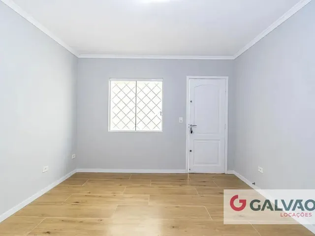 Casa 2 quartos e 1 banheiro, para alugar, no bairro Cajuru em Curitiba