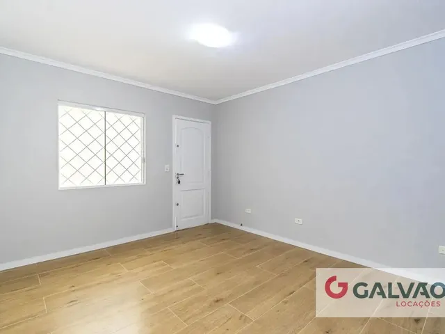 Casa 2 quartos e 1 banheiro, para alugar, no bairro Cajuru em Curitiba