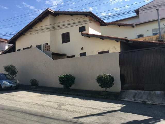 Casa com 188m² 3 quartos e 2 banheiros, à venda, no bairro Vila Suissa em Mogi das Cruzes