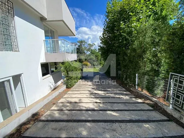 Casa 3 quartos e 4 banheiros, para alugar, no bairro Linha Campinas em Chapecó