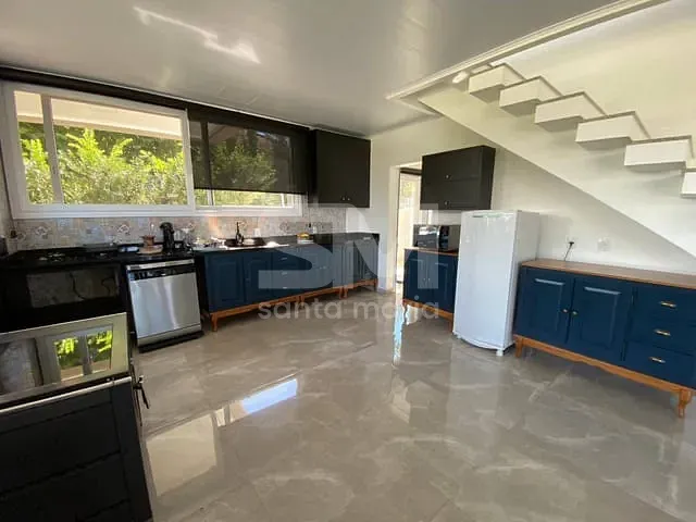 Casa 3 quartos e 4 banheiros, para alugar, no bairro Linha Campinas em Chapecó