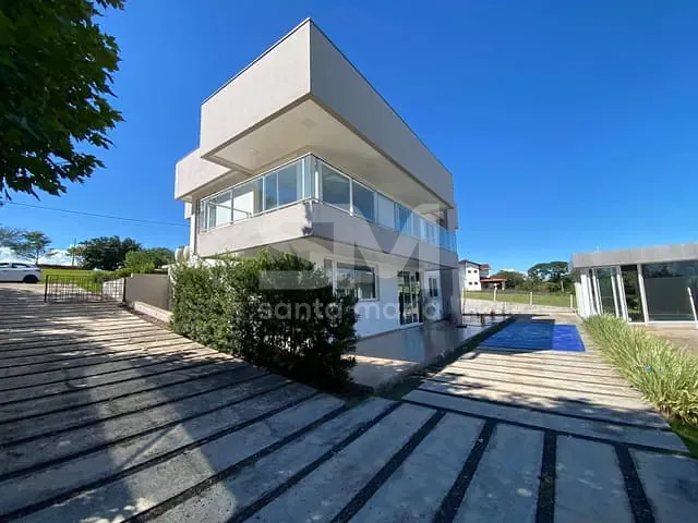 Casa 3 quartos e 4 banheiros, para alugar, no bairro Linha Campinas em Chapecó