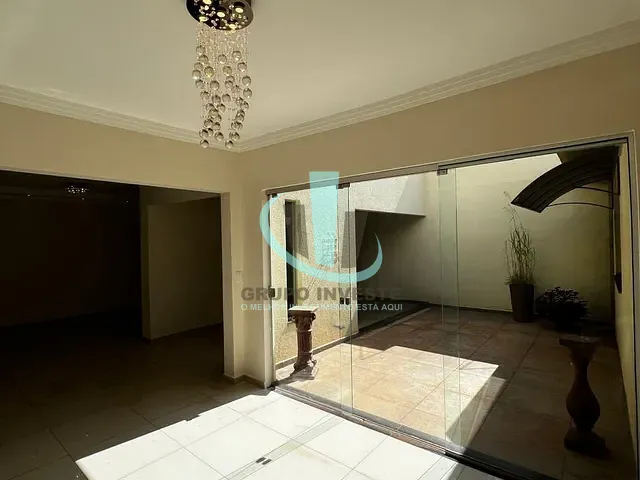 Casa com 319m² 3 quartos e 2 banheiros, para alugar, no bairro Centro em Araraquara