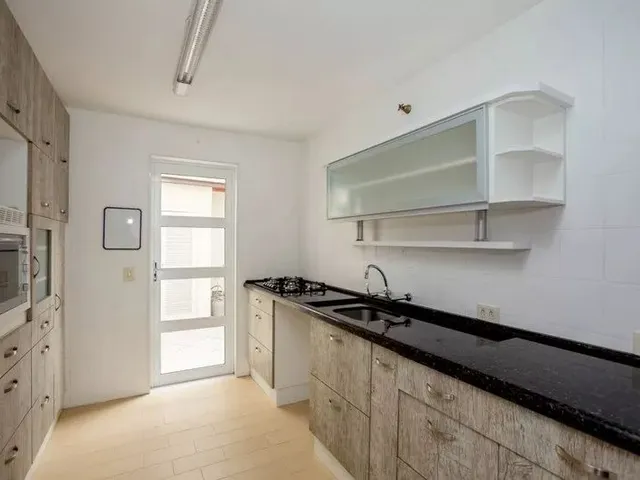 Casa 3 quartos e 3 banheiros, para alugar, no bairro Santa Felicidade em Curitiba
