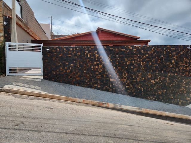 Casa com 253m² 4 quartos e 2 banheiros, à venda, no bairro Bairro Moreiras em Mairinque