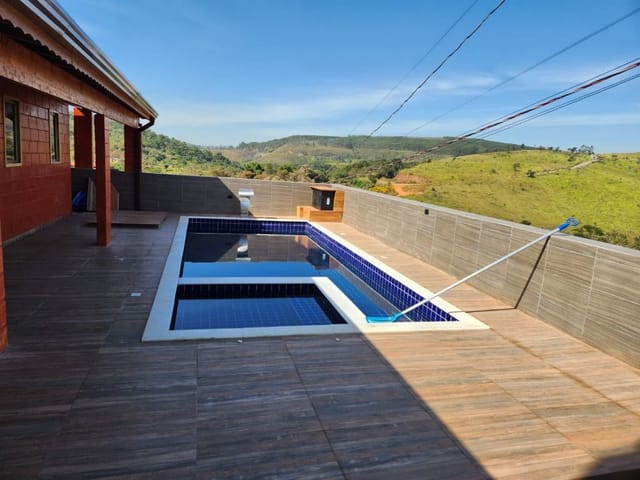 Casa com 253m² 4 quartos e 2 banheiros, à venda, no bairro Bairro Moreiras em Mairinque