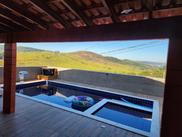 Casa com 253m² 4 quartos e 2 banheiros, à venda, no bairro Bairro Moreiras em Mairinque