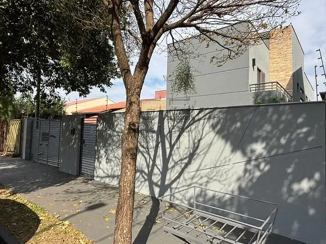 Casa com 427m² 4 quartos e 4 banheiros, à venda, no bairro Andrade em Londrina