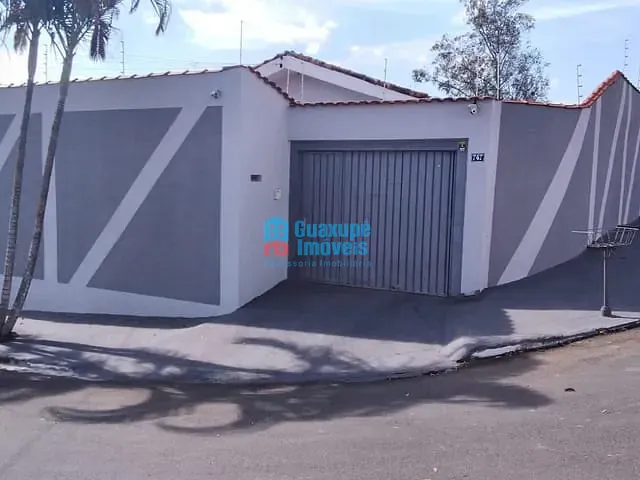 Casa com 325m² 3 quartos e 2 banheiros, à venda, no bairro Nossa Senhora das Dores em Guaxupé