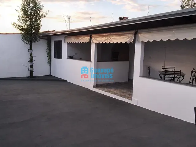 Casa com 325m² 3 quartos e 2 banheiros, à venda, no bairro Nossa Senhora das Dores em Guaxupé