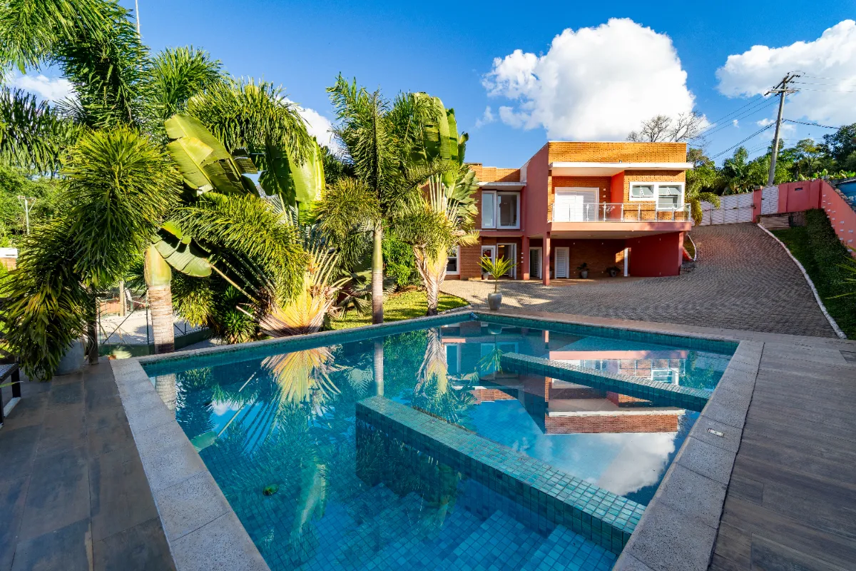 Casa para venda em Jardim Tarantela com 7 quartos, sendo 7 suítes, 1,000m²