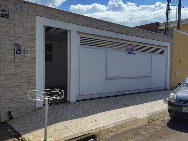 Casa 3 quartos e 2 banheiros, à venda, no bairro Conjunto Habitacional Nossa Senhora Aparecida em Araçatuba