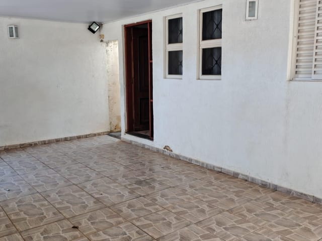 Casa 3 quartos e 2 banheiros, à venda, no bairro Conjunto Habitacional Nossa Senhora Aparecida em Araçatuba