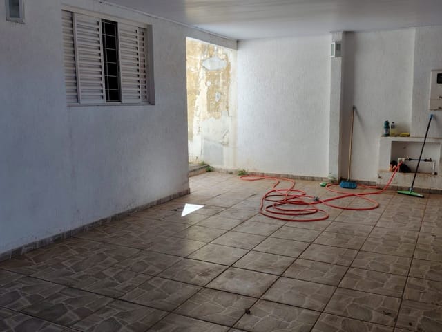 Casa 3 quartos e 2 banheiros, à venda, no bairro Conjunto Habitacional Nossa Senhora Aparecida em Araçatuba