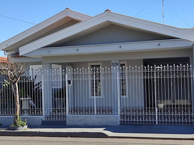 Casa 4 quartos e 3 banheiros, à venda, no bairro São Sebastião em Araçatuba