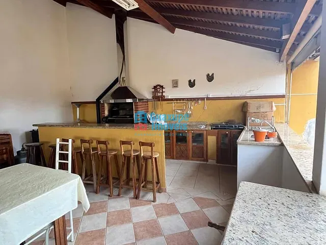 Casa com 1000m² 2 quartos e 3 banheiros, à venda, no bairro Centro em Guaxupé