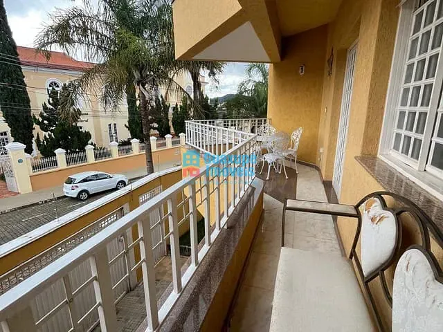 Casa com 1000m² 2 quartos e 3 banheiros, à venda, no bairro Centro em Guaxupé