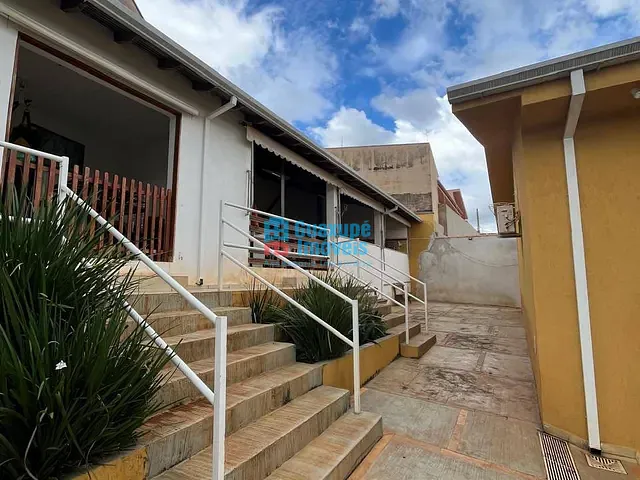Casa com 1000m² 2 quartos e 3 banheiros, à venda, no bairro Centro em Guaxupé
