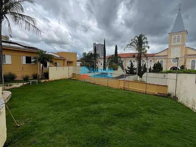 Casa com 1000m² 2 quartos e 3 banheiros, à venda, no bairro Centro em Guaxupé