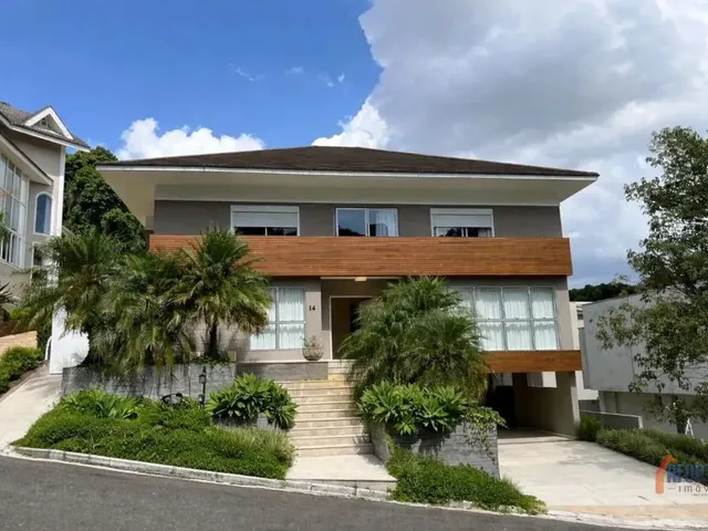 Casa com 713m² 4 quartos e 3 banheiros, para alugar, no bairro Campo Comprido em Curitiba