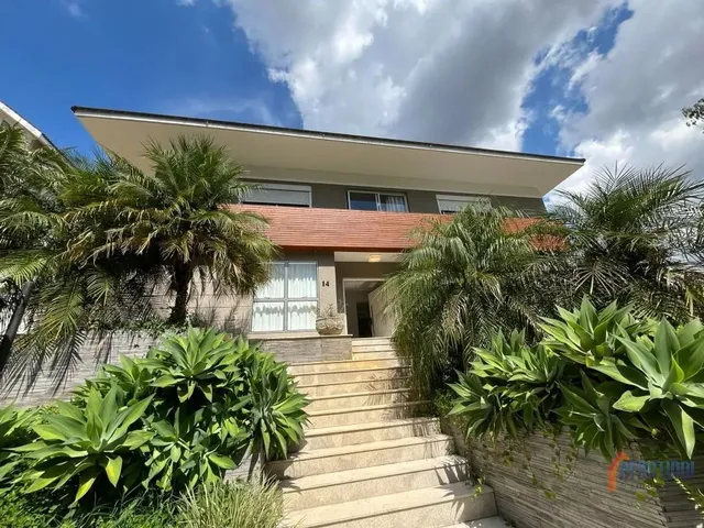 Casa com 713m² 4 quartos e 3 banheiros, para alugar, no bairro Campo Comprido em Curitiba