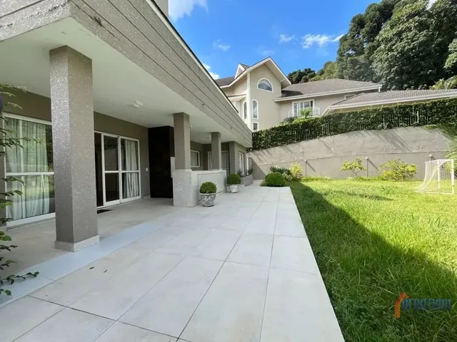 Casa com 713m² 4 quartos e 3 banheiros, para alugar, no bairro Campo Comprido em Curitiba
