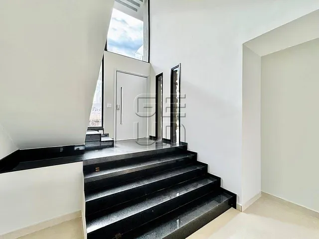 Casa com 264m² 3 quartos e 5 banheiros, à venda, no bairro Conjunto Habitacional Alexandre Urbanas em Londrina