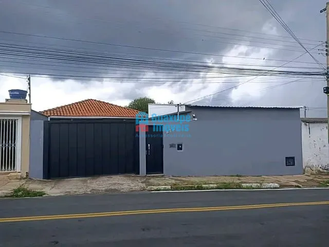Casa 3 quartos e 1 banheiro, à venda, no bairro Centro em Guaxupé