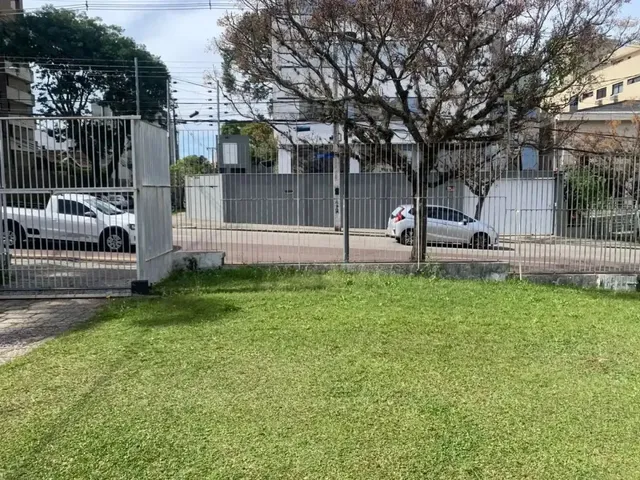 Casa 3 quartos e 2 banheiros, à venda, no bairro Alto da Glória em Curitiba