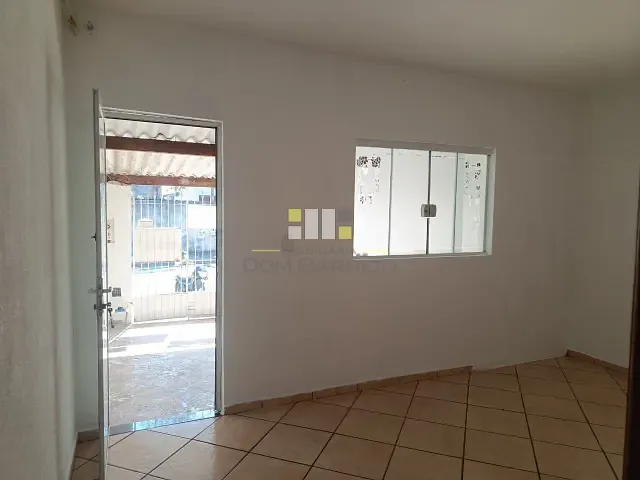 Casa 2 quartos e 1 banheiro, para alugar, no bairro Parque Santo Antônio (Nova Veneza) em Sumaré