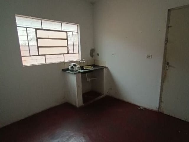 Casa com 250m² 1 quarto e 1 banheiro, para alugar, no bairro Vila Xavier em Birigüi